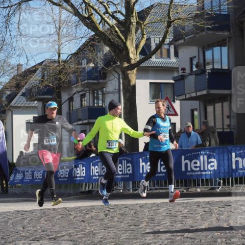06.04.2025 - 44. Internationalen Wilhelmsburger Insellauf Luisa Fischer http://msf.ph/oto/7579401 06.04.2025 10:39:27 Ziel 373, 3418, 3417, 3833 meine-sportfotos.de