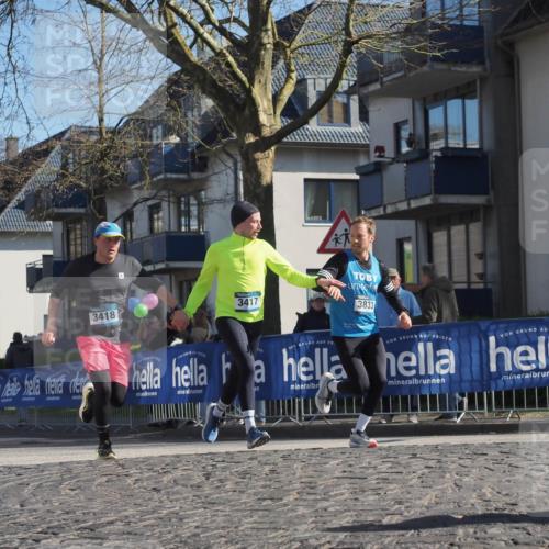 06.04.2025 - 44. Internationalen Wilhelmsburger Insellauf Luisa Fischer http://msf.ph/oto/7579412 06.04.2025 10:39:27 Ziel 3418, 3833, 3417 meine-sportfotos.de