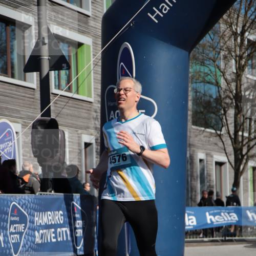 06.04.2025 - 44. Internationalen Wilhelmsburger Insellauf A. Gomolzig http://msf.ph/oto/7579425 06.04.2025 10:25:14 Ziel 3591, 4428, 4576 meine-sportfotos.de