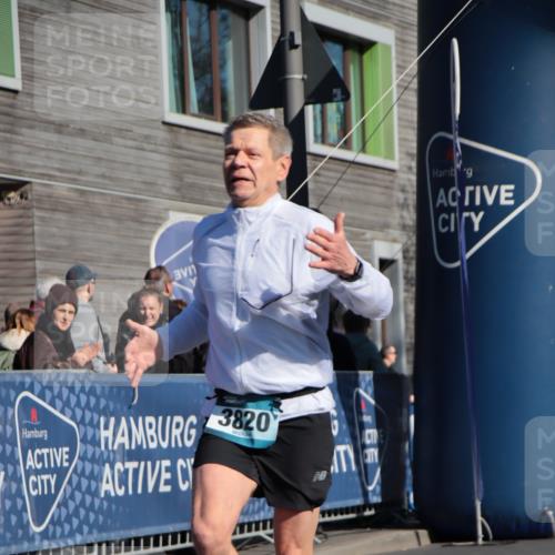 06.04.2025 - 44. Internationalen Wilhelmsburger Insellauf A. Gomolzig http://msf.ph/oto/7579479 06.04.2025 10:25:05 Ziel 3820 meine-sportfotos.de