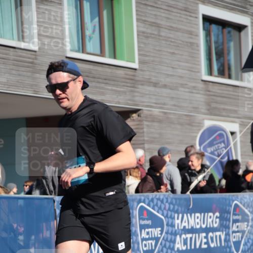 06.04.2025 - 44. Internationalen Wilhelmsburger Insellauf A. Gomolzig http://msf.ph/oto/7579535 06.04.2025 10:24:52 Ziel 3317, 3341, 4195, 4205, 4617 meine-sportfotos.de