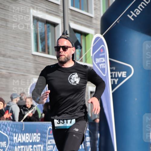 06.04.2025 - 44. Internationalen Wilhelmsburger Insellauf A. Gomolzig http://msf.ph/oto/7579559 06.04.2025 10:24:48 Ziel 3317, 3341, 4617 meine-sportfotos.de