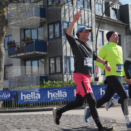 06.04.2025 - 44. Internationalen Wilhelmsburger Insellauf Luisa Fischer http://msf.ph/oto/7579577 06.04.2025 10:39:29 Ziel 3418, 3417, 38 meine-sportfotos.de