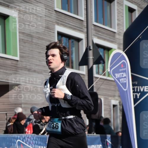 06.04.2025 - 44. Internationalen Wilhelmsburger Insellauf A. Gomolzig http://msf.ph/oto/7579607 06.04.2025 10:24:39 Ziel 4136, 4292 meine-sportfotos.de