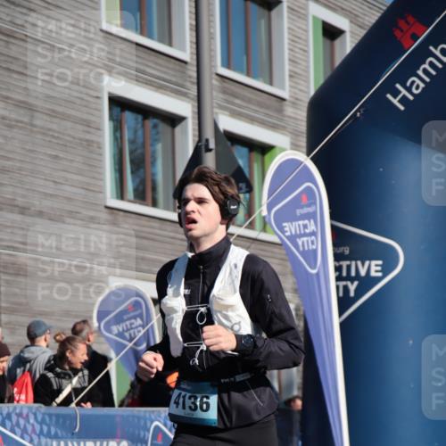 06.04.2025 - 44. Internationalen Wilhelmsburger Insellauf A. Gomolzig http://msf.ph/oto/7579614 06.04.2025 10:24:38 Ziel 4136, 4292 meine-sportfotos.de