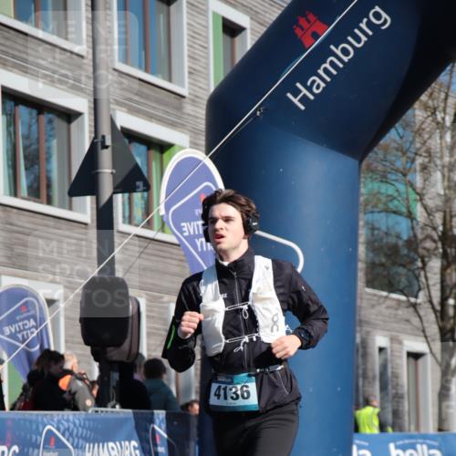 06.04.2025 - 44. Internationalen Wilhelmsburger Insellauf A. Gomolzig http://msf.ph/oto/7579619 06.04.2025 10:24:38 Ziel 4136, 4292 meine-sportfotos.de