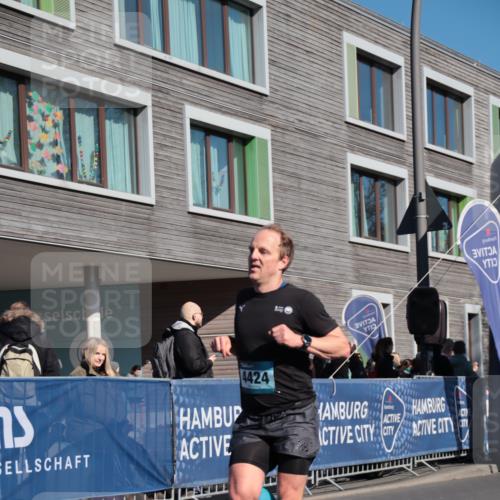06.04.2025 - 44. Internationalen Wilhelmsburger Insellauf A. Gomolzig http://msf.ph/oto/7579654 06.04.2025 10:24:12 Ziel 4424 meine-sportfotos.de