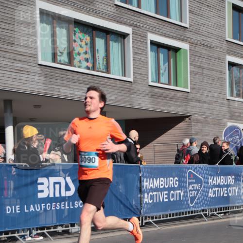 06.04.2025 - 44. Internationalen Wilhelmsburger Insellauf A. Gomolzig http://msf.ph/oto/7579702 06.04.2025 10:23:47 Ziel 3090, 3836, 4322 meine-sportfotos.de