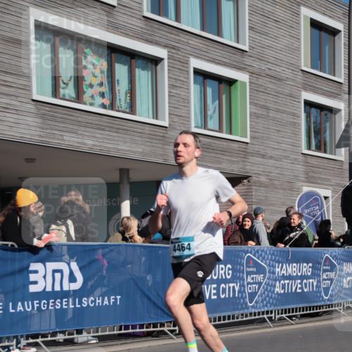 06.04.2025 - 44. Internationalen Wilhelmsburger Insellauf A. Gomolzig http://msf.ph/oto/7579724 06.04.2025 10:23:38 Ziel 4464 meine-sportfotos.de