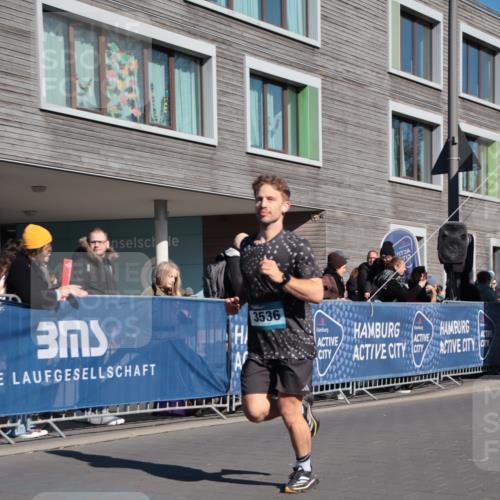 06.04.2025 - 44. Internationalen Wilhelmsburger Insellauf A. Gomolzig http://msf.ph/oto/7579762 06.04.2025 10:23:20 Ziel 3379, 3536, 3792, 4391 meine-sportfotos.de