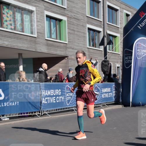 06.04.2025 - 44. Internationalen Wilhelmsburger Insellauf A. Gomolzig http://msf.ph/oto/7579773 06.04.2025 10:23:17 Ziel 3379, 3536, 4391 meine-sportfotos.de