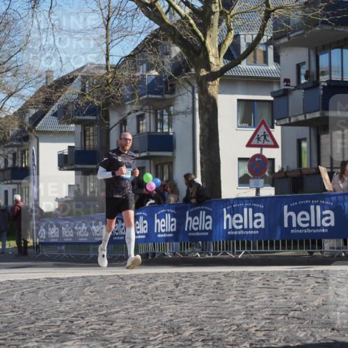 06.04.2025 - 44. Internationalen Wilhelmsburger Insellauf Luisa Fischer http://msf.ph/oto/7579780 06.04.2025 10:44:41 Ziel 097 meine-sportfotos.de