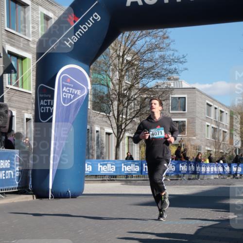 06.04.2025 - 44. Internationalen Wilhelmsburger Insellauf A. Gomolzig http://msf.ph/oto/7579846 06.04.2025 10:22:58 Ziel 4071, 4493 meine-sportfotos.de