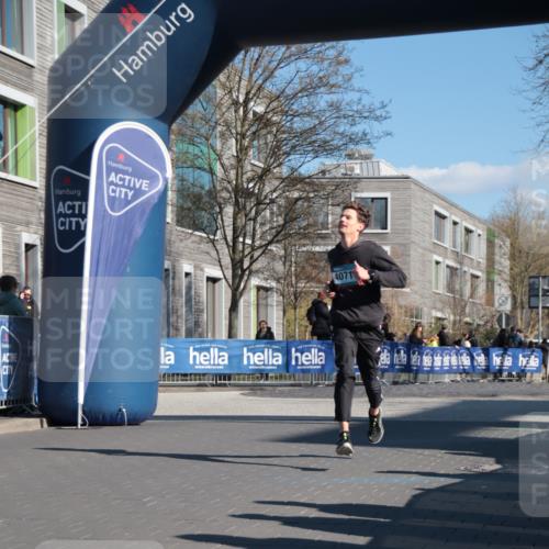 06.04.2025 - 44. Internationalen Wilhelmsburger Insellauf A. Gomolzig http://msf.ph/oto/7579860 06.04.2025 10:22:58 Ziel 4071, 4493 meine-sportfotos.de