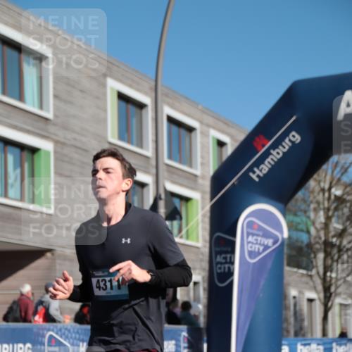 06.04.2025 - 44. Internationalen Wilhelmsburger Insellauf A. Gomolzig http://msf.ph/oto/7579926 06.04.2025 10:22:32 Ziel 3570, 4311 meine-sportfotos.de