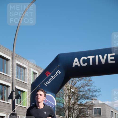 06.04.2025 - 44. Internationalen Wilhelmsburger Insellauf A. Gomolzig http://msf.ph/oto/7579938 06.04.2025 10:22:32 Ziel 3570, 4311 meine-sportfotos.de