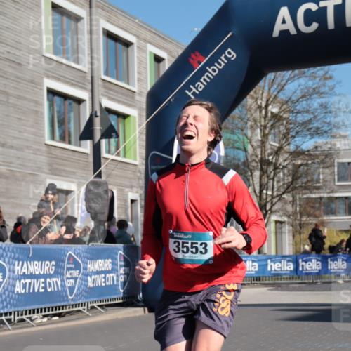 06.04.2025 - 44. Internationalen Wilhelmsburger Insellauf A. Gomolzig http://msf.ph/oto/7579962 06.04.2025 10:22:19 Ziel 3353, 3461, 3553, 4548, 4590 meine-sportfotos.de