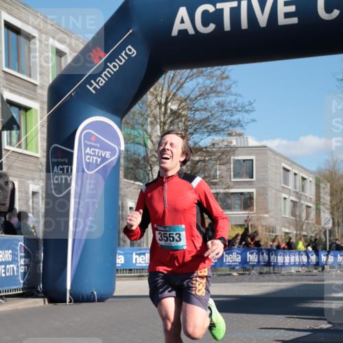 06.04.2025 - 44. Internationalen Wilhelmsburger Insellauf A. Gomolzig http://msf.ph/oto/7579972 06.04.2025 10:22:19 Ziel 3353, 3461, 3553, 4548, 4590 meine-sportfotos.de
