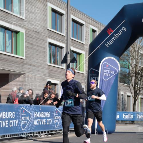06.04.2025 - 44. Internationalen Wilhelmsburger Insellauf A. Gomolzig http://msf.ph/oto/7580003 06.04.2025 10:22:15 Ziel 3461, 3553, 4548, 4590 meine-sportfotos.de