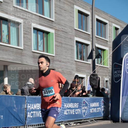 06.04.2025 - 44. Internationalen Wilhelmsburger Insellauf A. Gomolzig http://msf.ph/oto/7580022 06.04.2025 10:22:14 Ziel 3461, 3553, 4548, 4590 meine-sportfotos.de
