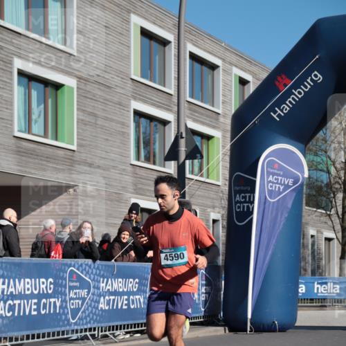 06.04.2025 - 44. Internationalen Wilhelmsburger Insellauf A. Gomolzig http://msf.ph/oto/7580034 06.04.2025 10:22:13 Ziel 3461, 3553, 4548, 4590 meine-sportfotos.de