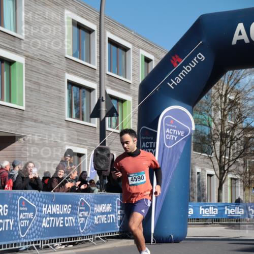 06.04.2025 - 44. Internationalen Wilhelmsburger Insellauf A. Gomolzig http://msf.ph/oto/7580044 06.04.2025 10:22:13 Ziel 3461, 3553, 4548, 4590 meine-sportfotos.de