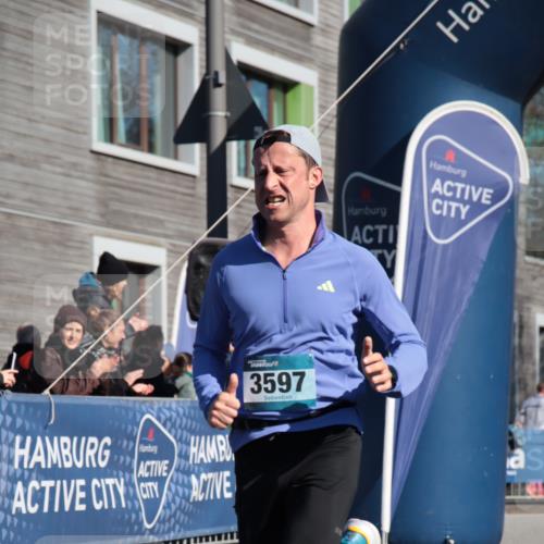 06.04.2025 - 44. Internationalen Wilhelmsburger Insellauf A. Gomolzig http://msf.ph/oto/7580081 06.04.2025 10:21:57 Ziel 3597, 4541, 5030 meine-sportfotos.de