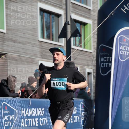 06.04.2025 - 44. Internationalen Wilhelmsburger Insellauf A. Gomolzig http://msf.ph/oto/7580096 06.04.2025 10:21:55 Ziel 3597, 4541, 5030 meine-sportfotos.de