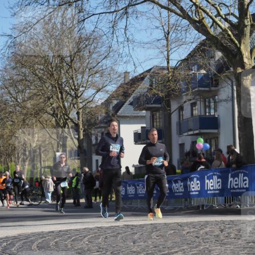06.04.2025 - 44. Internationalen Wilhelmsburger Insellauf Luisa Fischer http://msf.ph/oto/7580138 06.04.2025 10:45:02 Ziel 4340, 3992, 3991 meine-sportfotos.de