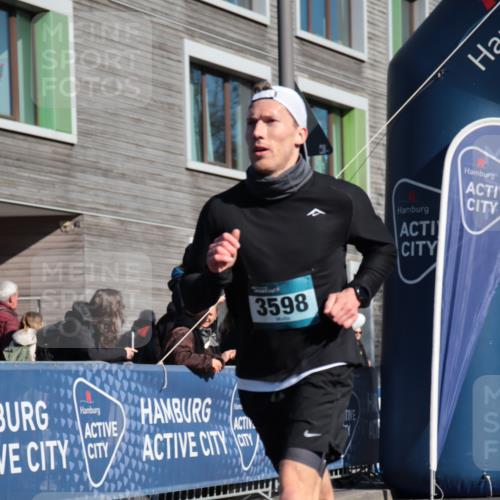 06.04.2025 - 44. Internationalen Wilhelmsburger Insellauf A. Gomolzig http://msf.ph/oto/7580139 06.04.2025 10:21:31 Ziel 3469, 3572, 3598 meine-sportfotos.de