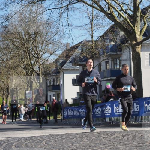 06.04.2025 - 44. Internationalen Wilhelmsburger Insellauf Luisa Fischer http://msf.ph/oto/7580191 06.04.2025 10:45:03 Ziel 4601, 4340, 3992, 3991 meine-sportfotos.de