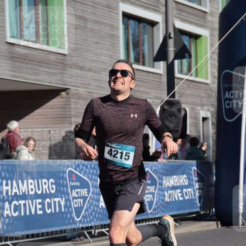 06.04.2025 - 44. Internationalen Wilhelmsburger Insellauf A. Gomolzig http://msf.ph/oto/7580194 06.04.2025 10:20:57 Ziel 4018, 4215 meine-sportfotos.de