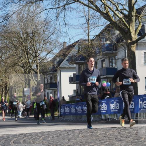 06.04.2025 - 44. Internationalen Wilhelmsburger Insellauf Luisa Fischer http://msf.ph/oto/7580197 06.04.2025 10:45:04 Ziel 4340, 3992, 3991 meine-sportfotos.de