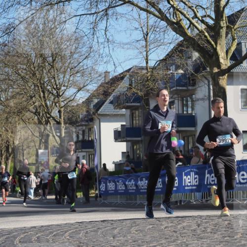 06.04.2025 - 44. Internationalen Wilhelmsburger Insellauf Luisa Fischer http://msf.ph/oto/7580205 06.04.2025 10:45:04 Ziel 4340, 352, 3991 meine-sportfotos.de