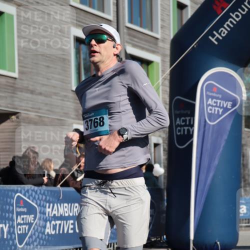 06.04.2025 - 44. Internationalen Wilhelmsburger Insellauf A. Gomolzig http://msf.ph/oto/7580229 06.04.2025 10:20:43 Ziel 3062, 3609, 3768 meine-sportfotos.de