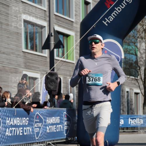 06.04.2025 - 44. Internationalen Wilhelmsburger Insellauf A. Gomolzig http://msf.ph/oto/7580242 06.04.2025 10:20:43 Ziel 3062, 3609, 3768 meine-sportfotos.de
