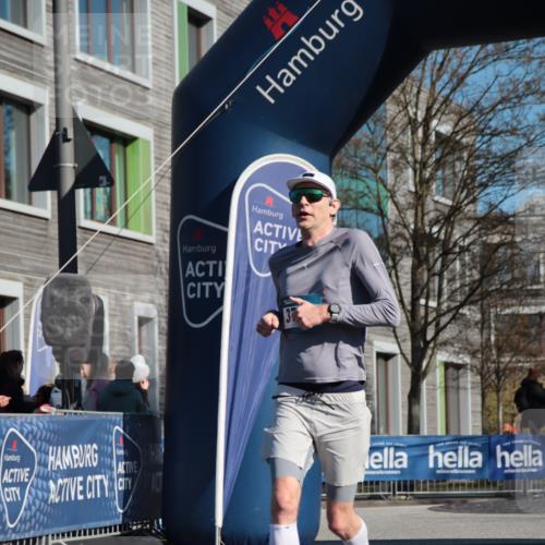 06.04.2025 - 44. Internationalen Wilhelmsburger Insellauf A. Gomolzig http://msf.ph/oto/7580250 06.04.2025 10:20:43 Ziel 3062, 3609, 3768 meine-sportfotos.de
