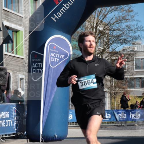 06.04.2025 - 44. Internationalen Wilhelmsburger Insellauf A. Gomolzig http://msf.ph/oto/7580289 06.04.2025 10:20:37 Ziel 3062, 3609, 3768, 3864 meine-sportfotos.de
