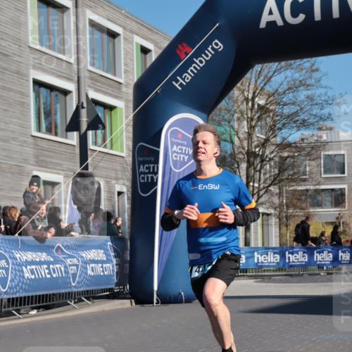 06.04.2025 - 44. Internationalen Wilhelmsburger Insellauf A. Gomolzig http://msf.ph/oto/7580359 06.04.2025 10:20:10 Ziel 3416, 4416 meine-sportfotos.de