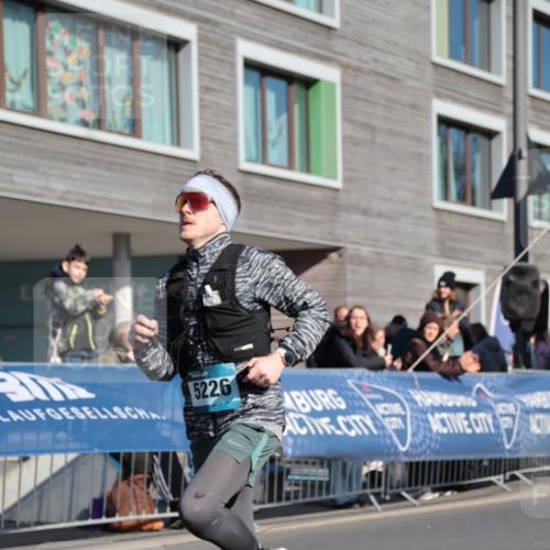 06.04.2025 - 44. Internationalen Wilhelmsburger Insellauf A. Gomolzig http://msf.ph/oto/7580369 06.04.2025 10:20:00 Ziel 5226 meine-sportfotos.de