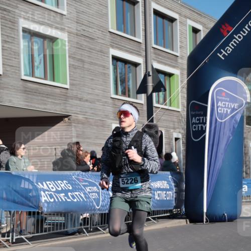 06.04.2025 - 44. Internationalen Wilhelmsburger Insellauf A. Gomolzig http://msf.ph/oto/7580377 06.04.2025 10:19:59 Ziel 5226 meine-sportfotos.de