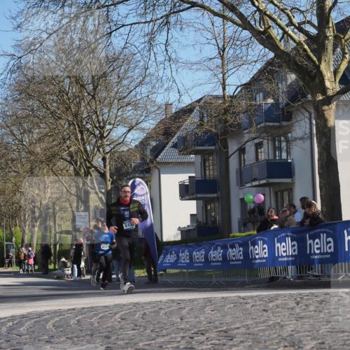 06.04.2025 - 44. Internationalen Wilhelmsburger Insellauf Luisa Fischer http://msf.ph/oto/7580430 06.04.2025 10:39:54 Ziel 45012, 450, 513 meine-sportfotos.de