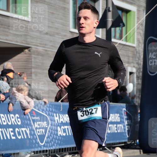 06.04.2025 - 44. Internationalen Wilhelmsburger Insellauf A. Gomolzig http://msf.ph/oto/7580439 06.04.2025 10:19:08 Ziel 3027, 3103, 4537 meine-sportfotos.de