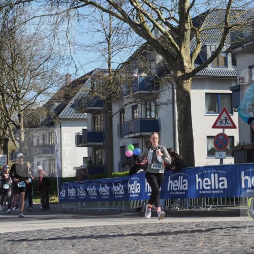 06.04.2025 - 44. Internationalen Wilhelmsburger Insellauf Luisa Fischer http://msf.ph/oto/7580449 06.04.2025 10:45:15 Ziel 3956, 4448, 4596 meine-sportfotos.de