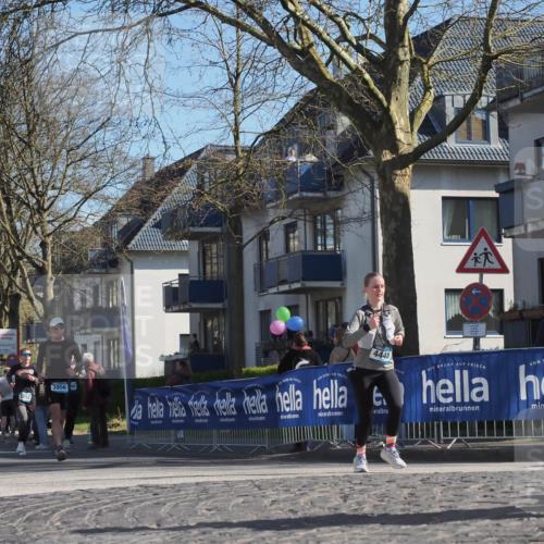 06.04.2025 - 44. Internationalen Wilhelmsburger Insellauf Luisa Fischer http://msf.ph/oto/7580463 06.04.2025 10:45:15 Ziel 3956, 00, 4448 meine-sportfotos.de