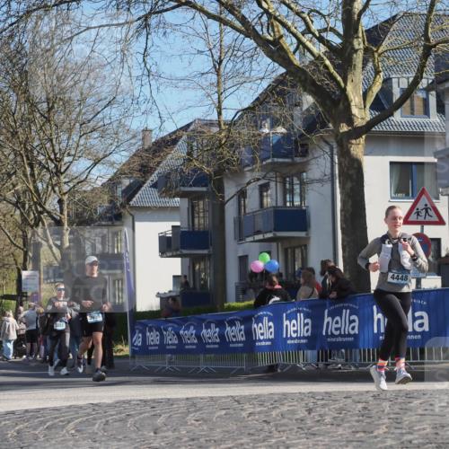 06.04.2025 - 44. Internationalen Wilhelmsburger Insellauf Luisa Fischer http://msf.ph/oto/7580485 06.04.2025 10:45:15 Ziel 4448, 3052 meine-sportfotos.de