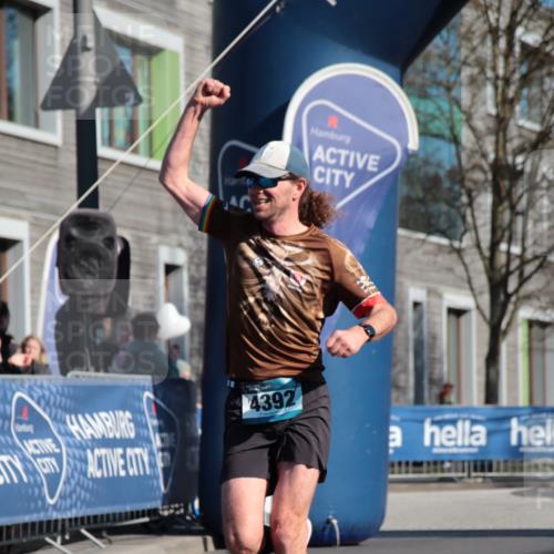 06.04.2025 - 44. Internationalen Wilhelmsburger Insellauf A. Gomolzig http://msf.ph/oto/7580507 06.04.2025 10:19:00 Ziel 3103, 4392 meine-sportfotos.de