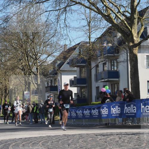 06.04.2025 - 44. Internationalen Wilhelmsburger Insellauf Luisa Fischer http://msf.ph/oto/7580533 06.04.2025 10:45:16 Ziel 4302, 4301, 3052, 3956 meine-sportfotos.de