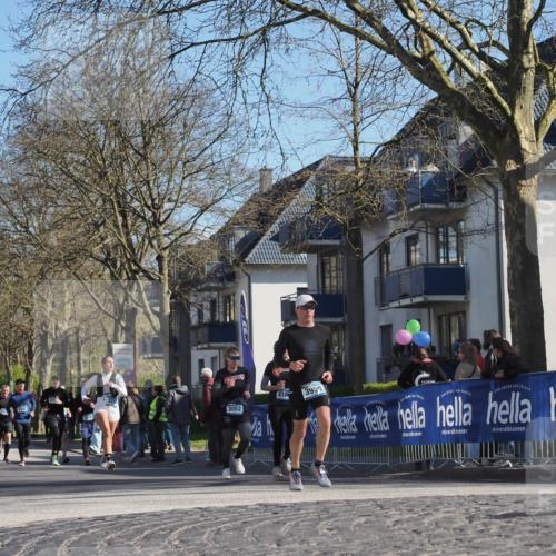 06.04.2025 - 44. Internationalen Wilhelmsburger Insellauf Luisa Fischer http://msf.ph/oto/7580554 06.04.2025 10:45:17 Ziel 3678, 3052, 410, 3955 meine-sportfotos.de