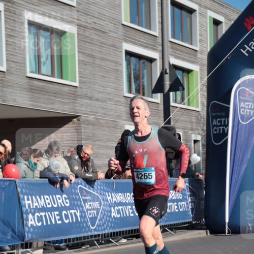 06.04.2025 - 44. Internationalen Wilhelmsburger Insellauf A. Gomolzig http://msf.ph/oto/7580560 06.04.2025 10:18:17 Ziel 4265 meine-sportfotos.de